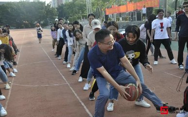 拓展训练趣味传球