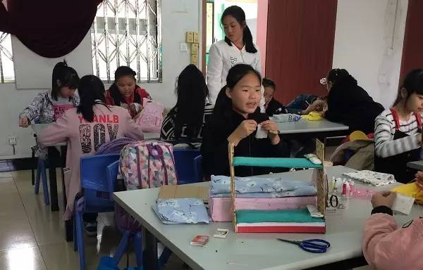 拓展训练芭比娃娃游戏