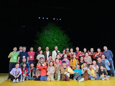 拓展训练演话剧